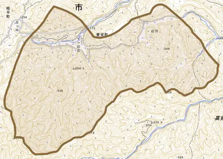 愛栄町とその周辺の地図。町の範囲を重ねている