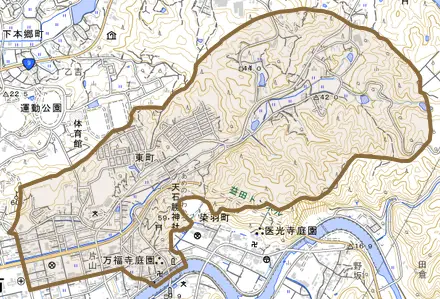 東町とその周辺の地図。町の範囲を重ねている