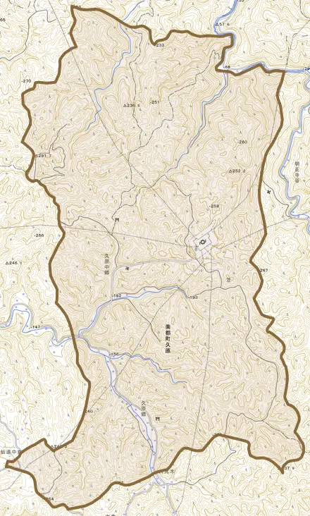 美都町久原とその周辺の地図。町の範囲を重ねている