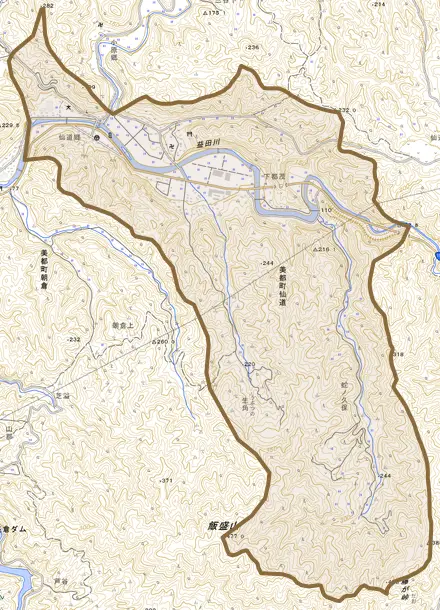 美都町仙道とその周辺の地図。町の範囲を重ねている