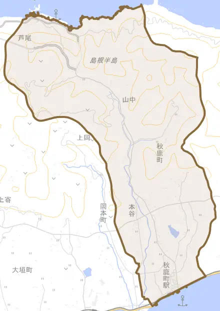 秋鹿町とその周辺の地図。町の範囲を重ねている
