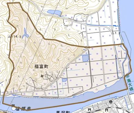 福富町とその周辺の地図。町の範囲を重ねている