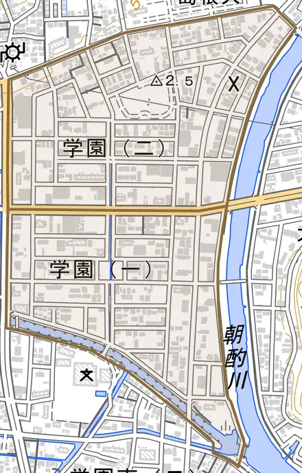 学園とその周辺の地図。町の範囲を重ねている