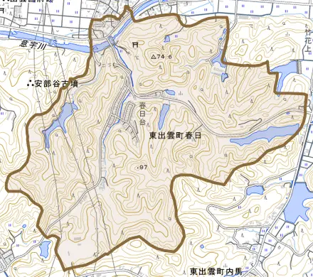 東出雲町春日とその周辺の地図。町の範囲を重ねている