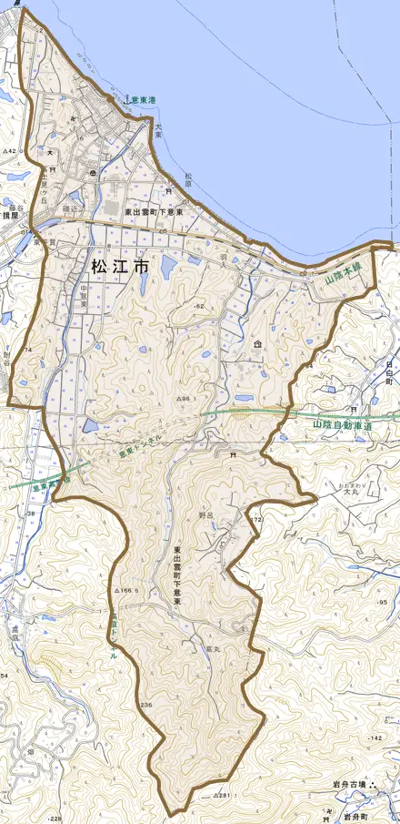 東出雲町下意東とその周辺の地図。町の範囲を重ねている