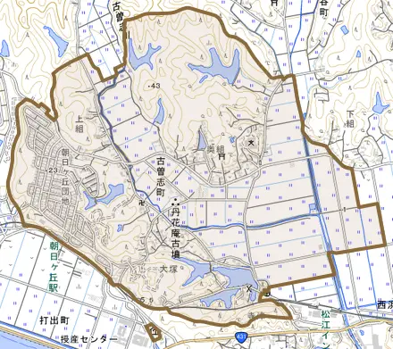 古曽志町とその周辺の地図。町の範囲を重ねている