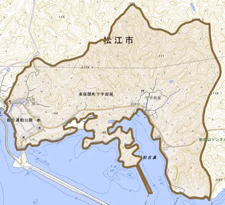 美保関町下宇部尾とその周辺の地図。町の範囲を重ねている