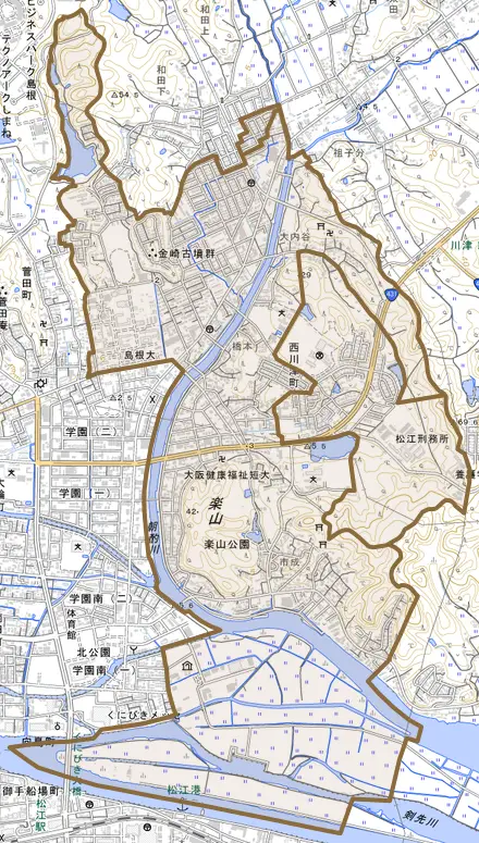 西川津町とその周辺の地図。町の範囲を重ねている