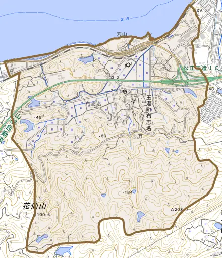 玉湯町布志名とその周辺の地図。町の範囲を重ねている