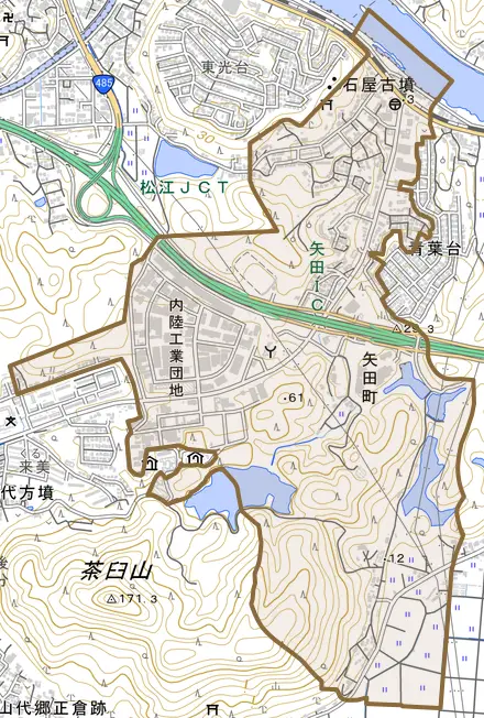 矢田町とその周辺の地図。町の範囲を重ねている