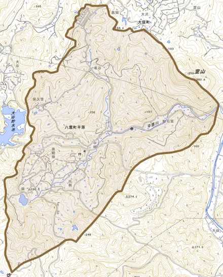 八雲町平原とその周辺の地図。町の範囲を重ねている