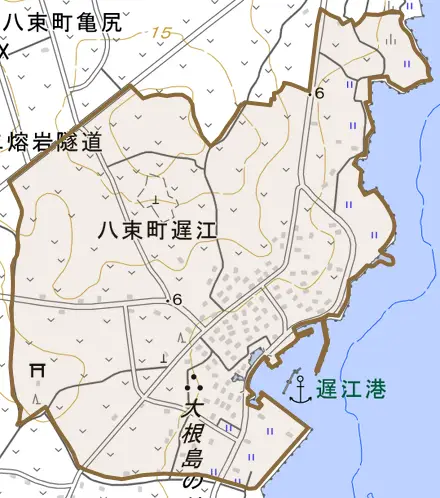 八束町遅江とその周辺の地図。町の範囲を重ねている