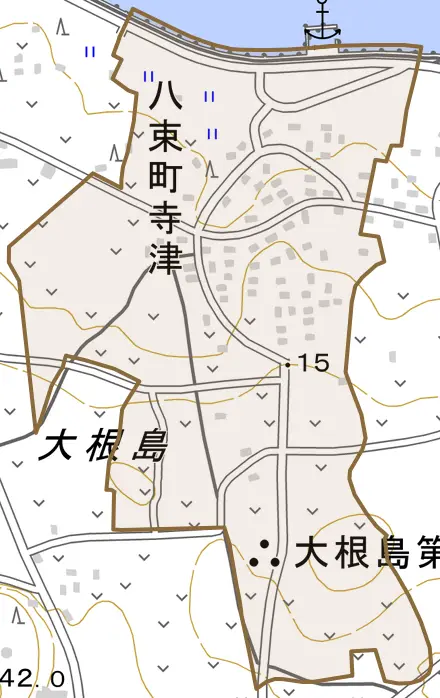 八束町寺津とその周辺の地図。町の範囲を重ねている