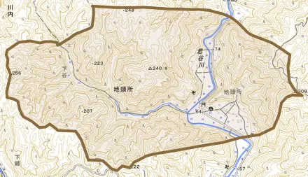 地頭所とその周辺の地図。町の範囲を重ねている
