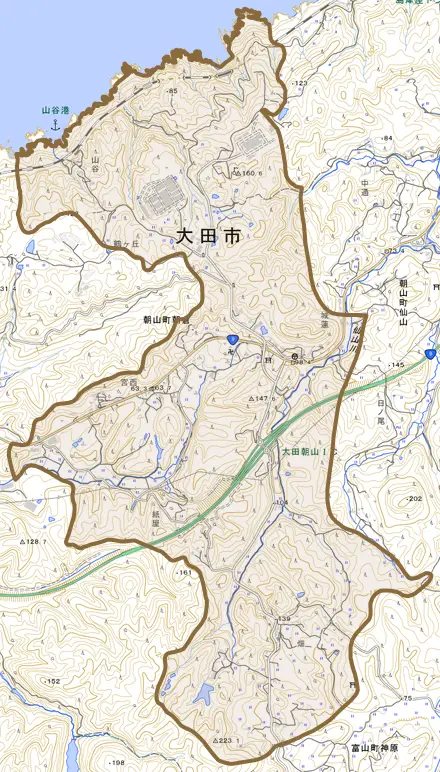 朝山町朝倉とその周辺の地図。町の範囲を重ねている