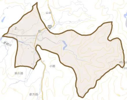 郡とその周辺の地図。町の範囲を重ねている