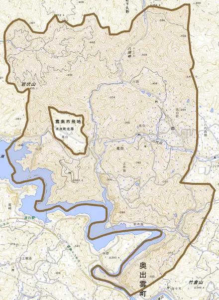 佐白とその周辺の地図。町の範囲を重ねている