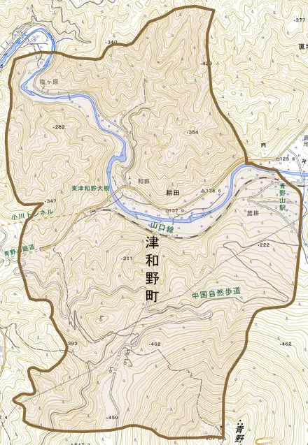 耕田とその周辺の地図。町の範囲を重ねている