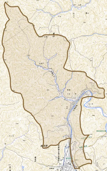 寺田とその周辺の地図。町の範囲を重ねている