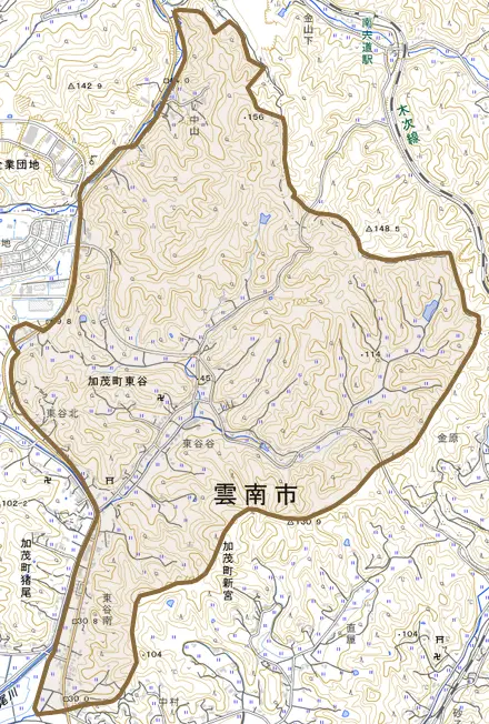 加茂町東谷とその周辺の地図。町の範囲を重ねている