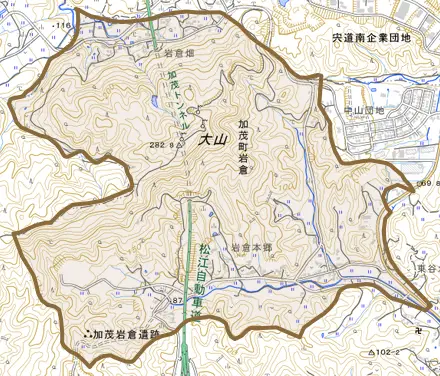加茂町岩倉とその周辺の地図。町の範囲を重ねている