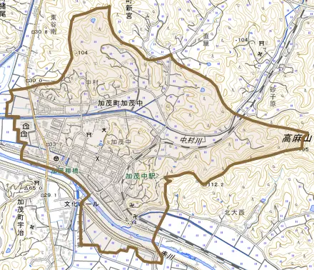 加茂町加茂中とその周辺の地図。町の範囲を重ねている