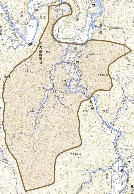 三刀屋町粟谷とその周辺の地図。町の範囲を重ねている