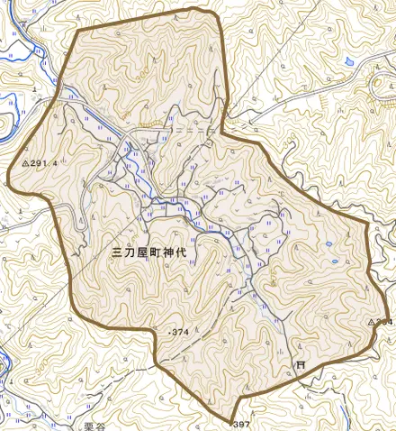 三刀屋町神代とその周辺の地図。町の範囲を重ねている