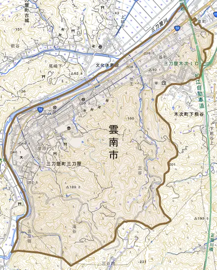 三刀屋町三刀屋とその周辺の地図。町の範囲を重ねている