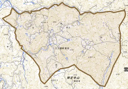 三刀屋町里坊とその周辺の地図。町の範囲を重ねている
