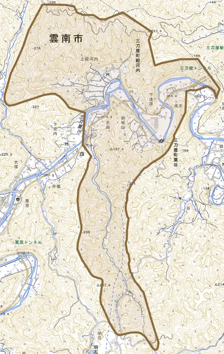 三刀屋町殿河内とその周辺の地図。町の範囲を重ねている