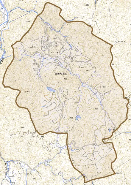 吉田町上山とその周辺の地図。町の範囲を重ねている