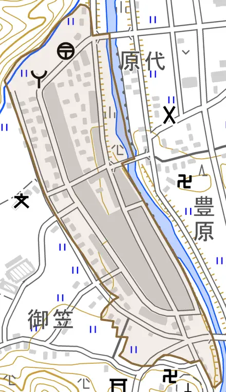 伯太町母里とその周辺の地図。町の範囲を重ねている