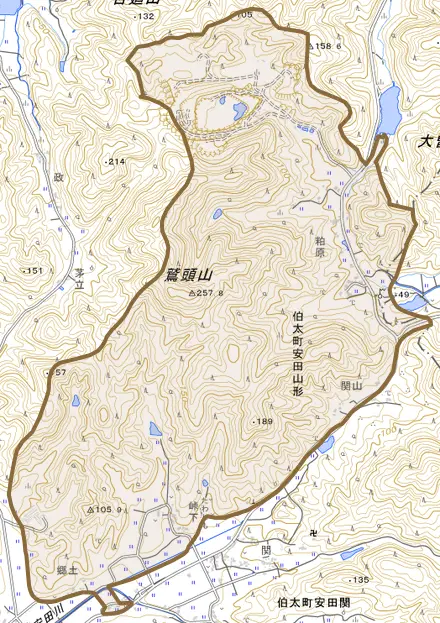 伯太町安田山形とその周辺の地図。町の範囲を重ねている