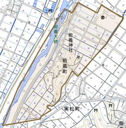 能義町とその周辺の地図。町の範囲を重ねている