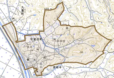 宇賀荘町とその周辺の地図。町の範囲を重ねている