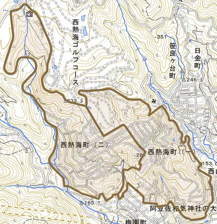 西熱海町とその周辺の地図。町の範囲を重ねている