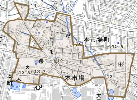 本市場とその周辺の地図。町の範囲を重ねている