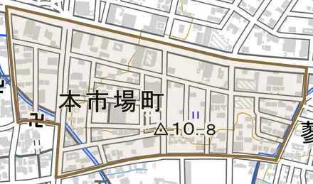本市場町とその周辺の地図。町の範囲を重ねている
