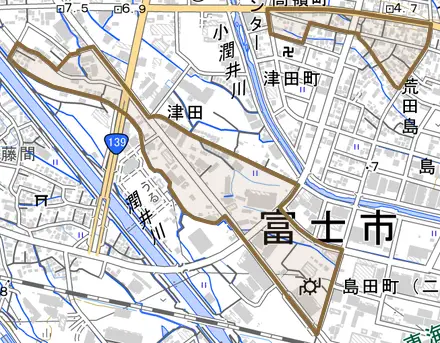 津田とその周辺の地図。町の範囲を重ねている
