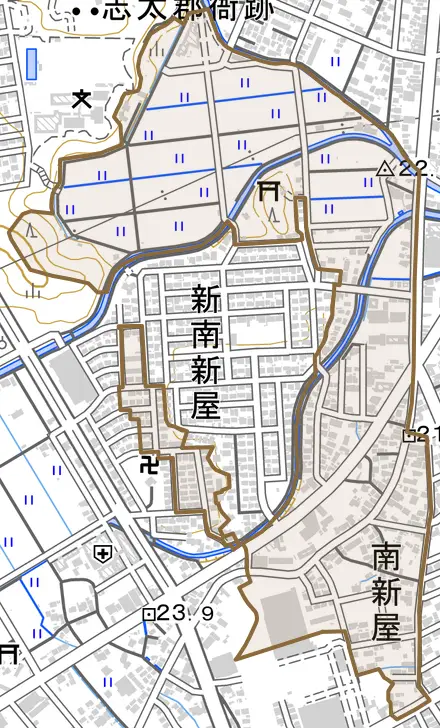 南新屋とその周辺の地図。町の範囲を重ねている