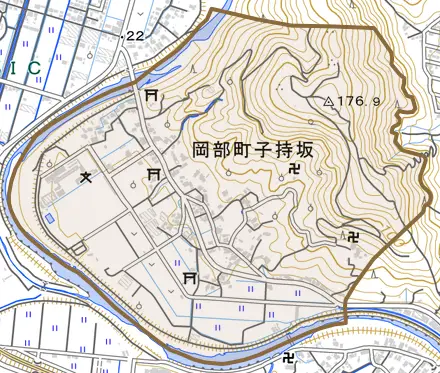 岡部町子持坂とその周辺の地図。町の範囲を重ねている