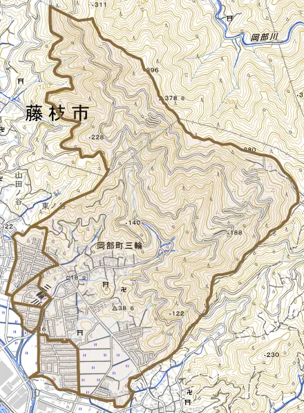 岡部町三輪とその周辺の地図。町の範囲を重ねている