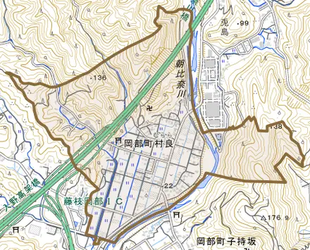 岡部町村良とその周辺の地図。町の範囲を重ねている