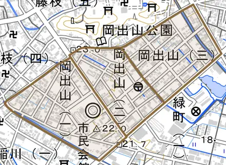 岡出山とその周辺の地図。町の範囲を重ねている