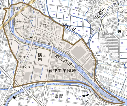 横内とその周辺の地図。町の範囲を重ねている