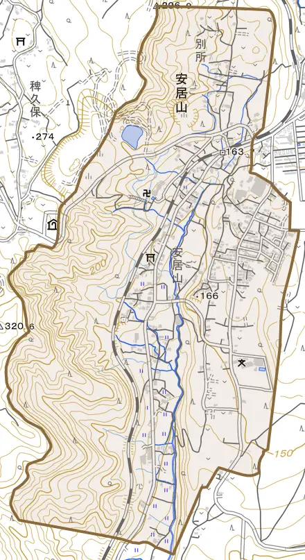 安居山とその周辺の地図。町の範囲を重ねている
