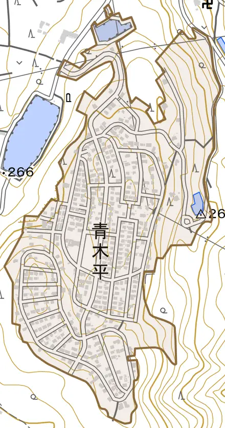 青木平とその周辺の地図。町の範囲を重ねている