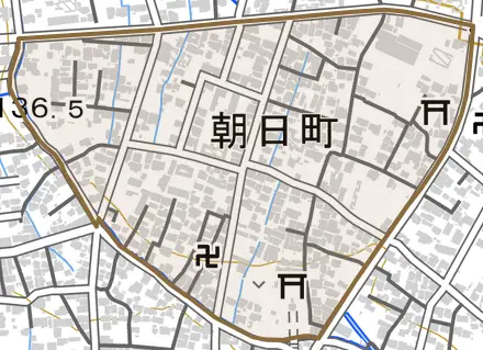 朝日町とその周辺の地図。町の範囲を重ねている