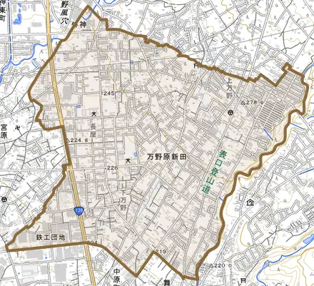 万野原新田とその周辺の地図。町の範囲を重ねている
